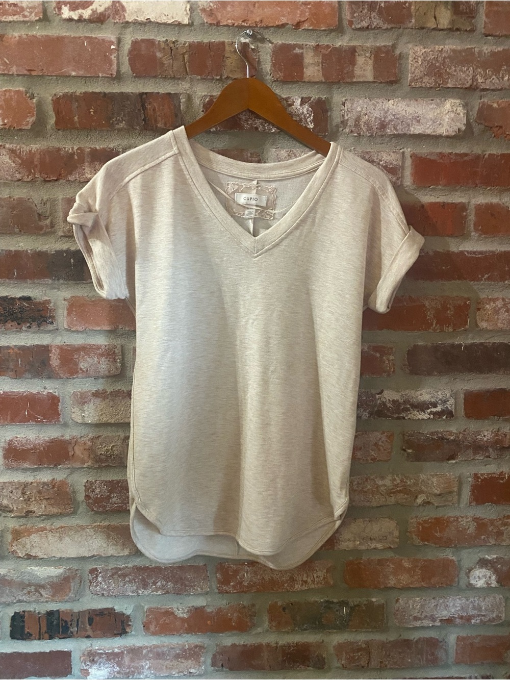 Cupio Light Cream V-Neck Short Sleeve Tee